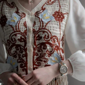 Блуза жіноча з в'язаною вставкою та бахромою молочна