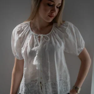 Блуза жіноча з вишивкою та ажурним низом, біла