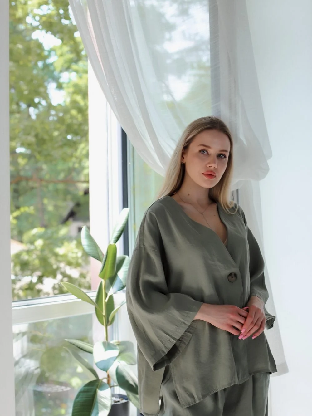 Костюм жіночий сорочка зі штанами вільного крою — фото 3