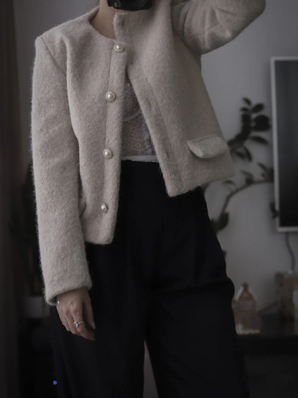 Жакет жіночий вкорочений букле з перламутровими ґудзиками — фото 7