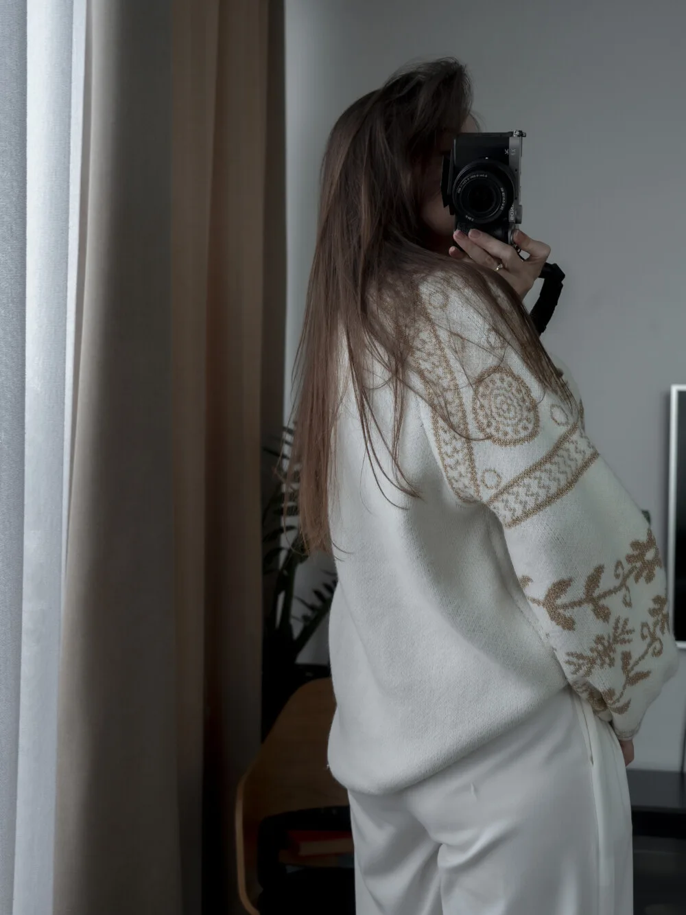 Светр жіночий з орнаментом та зав\'язкою — фото 9